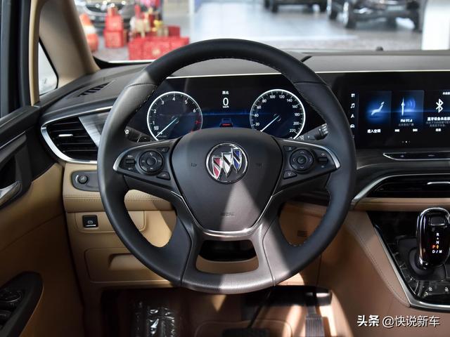 车内安静空间又大，四轮独悬的MPV销冠，实拍别克GL8