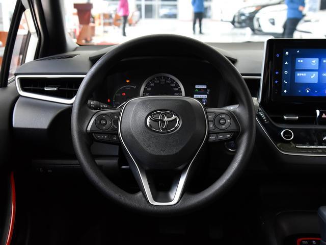 日系紧凑型车，1.8+混动省油又省心，一起看丰田雷凌