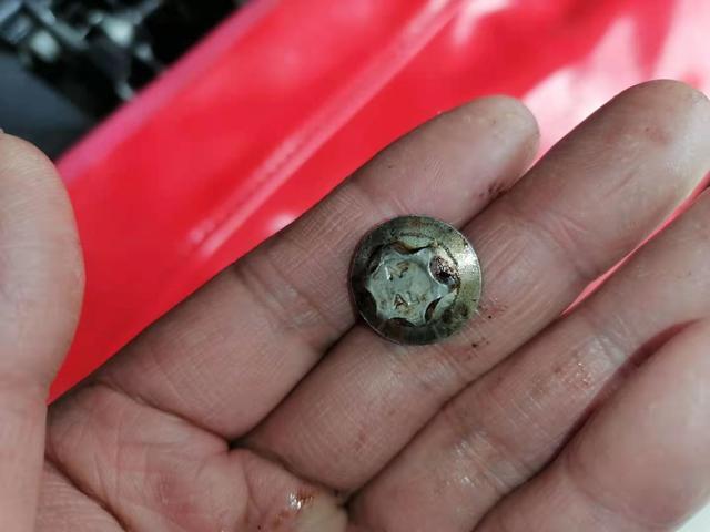 都想开6缸大宝马，修个漏油就够胖哥喝一壶，宝马不坑穷人是真的
