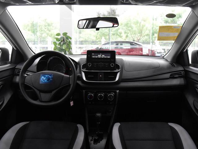 10万级丰田省心车，油耗较低，带你看丰田YARiS L 致炫