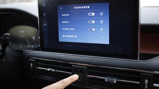 美式豪华的回归，试驾2021款林肯冒险家