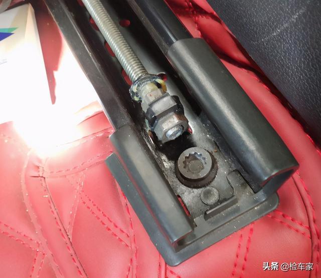 奥迪A4L新车加改装花36万，车主开三年急用钱，23万值吗？