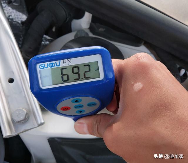 奥迪A4L新车加改装花36万，车主开三年急用钱，23万值吗？