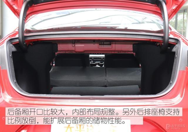 这台逸动PLUS，别看造型运动，开起来其实挺有乐趣