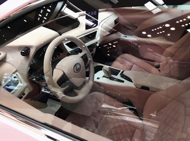 最高续航400km，雷克萨斯UX“樱花版”曝光，心动了没？