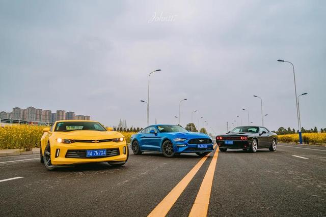 美国往事重现，集齐Mustang、科迈罗、挑战者血战街头