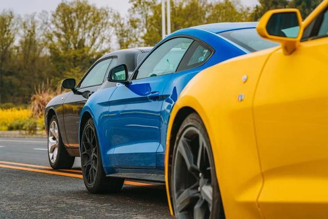 美国往事重现，集齐Mustang、科迈罗、挑战者血战街头