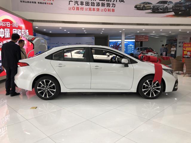 到店实拍丰田雷凌，油耗4.1L，2个月大卖出32286台