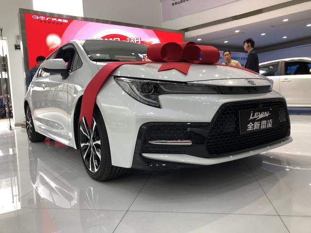 到店实拍丰田雷凌，油耗4.1L，2个月大卖出32286台