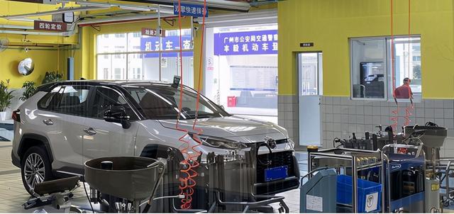 空间大还省油，与RAV4荣放同平台打造，解读丰田威兰达