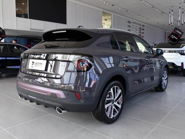 安全配置很高的国产精品SUV，油耗6.4L，实拍领克02