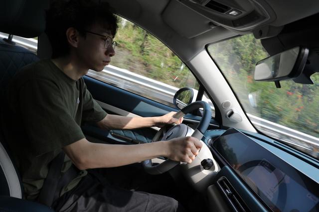 体验欧拉好猫：续航超500km，10万元到手的国产电动保时捷
