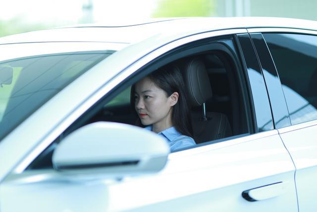 一位比亚迪汉车主的提车作业：河南女孩闯深12年！感人