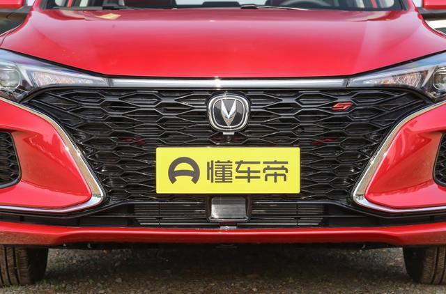 年轻人想买保值的轿车，逸动PLUS和帝豪GL，谁值得入手