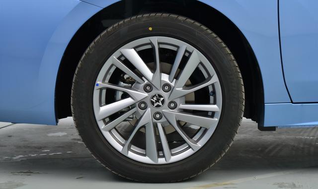 油耗堪比日系车，质感高级的自动挡轿车，带你看全新启辰D60