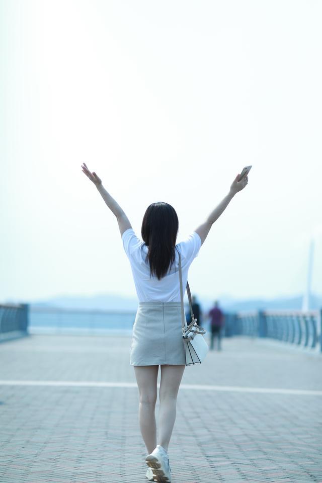 一位比亚迪汉车主的提车作业：河南女孩闯深12年！感人