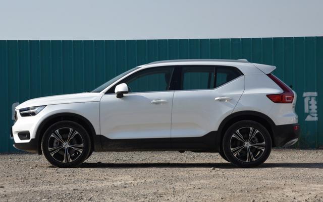 入门级二线豪华SUV，XT4和XC40哪个好？