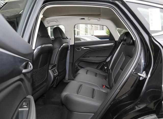 国产实力轿跑SUV，2.0T+8AT，配置让合资车怀疑人生