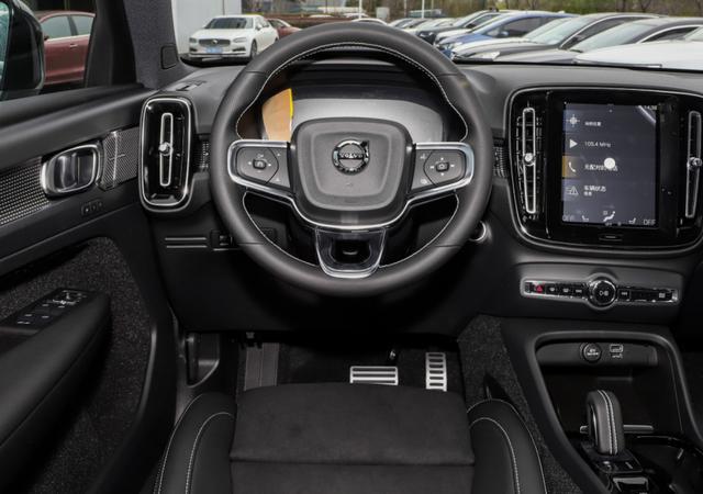 入门级二线豪华SUV，XT4和XC40哪个好？