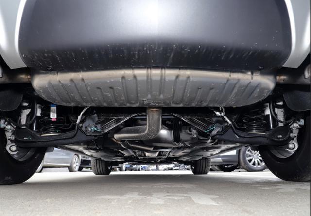 入门级二线豪华SUV，XT4和XC40哪个好？