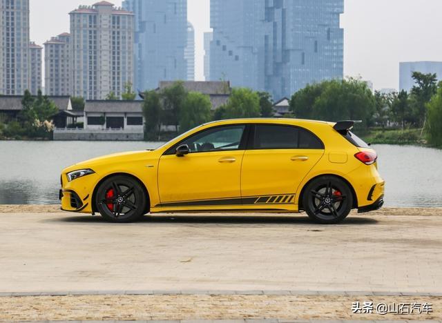 2.0T压榨出421马力，能做到的只有奔驰AMG A45 S