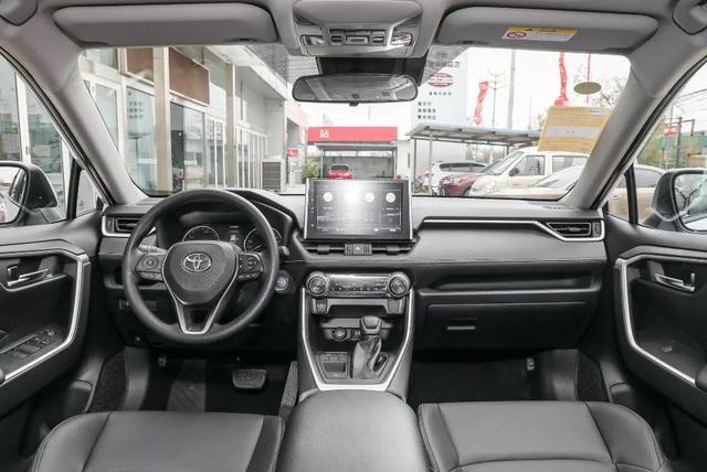RAV4荣放VS威兰达，都是丰田SUV，谁更值得入手？