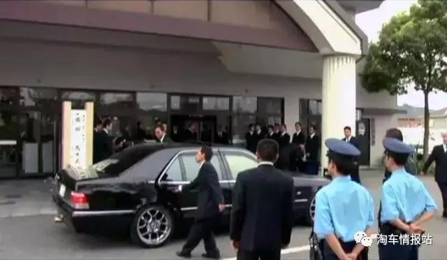 “虎头奔”换上迈巴赫车标，20年的岁月抹杀不掉身上的大佬气质