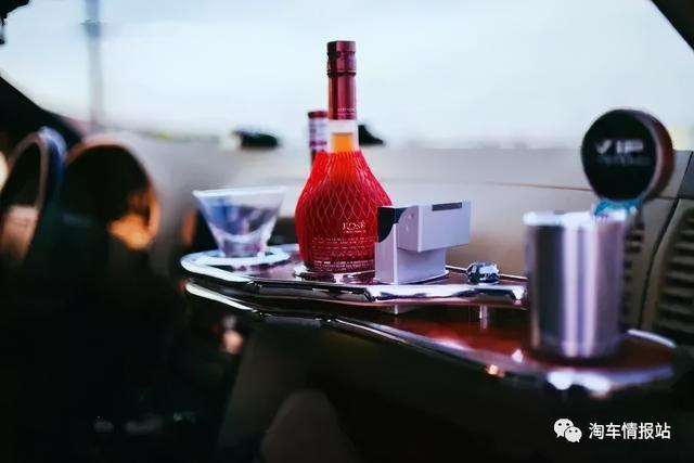 “虎头奔”换上迈巴赫车标，20年的岁月抹杀不掉身上的大佬气质