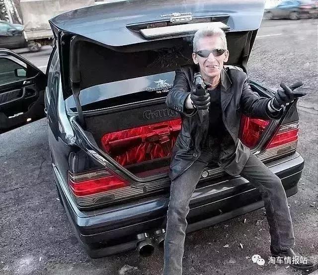 “虎头奔”换上迈巴赫车标，20年的岁月抹杀不掉身上的大佬气质
