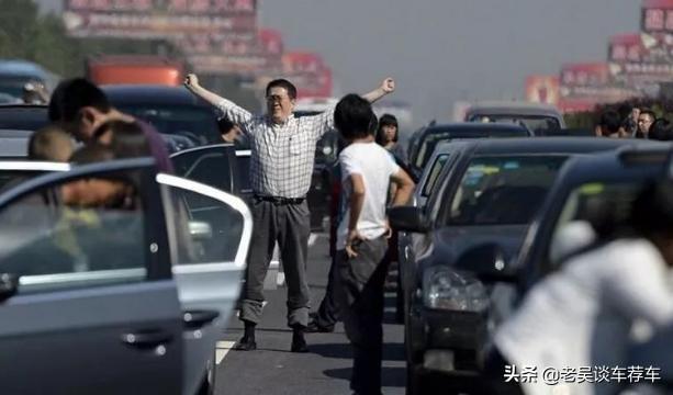 买车前和买车后的差距有多大？过来人道出真实感受：方便又无奈