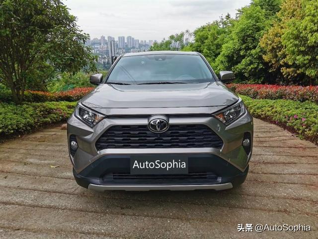 RAV4荣放，实用、省钱是它的代名词