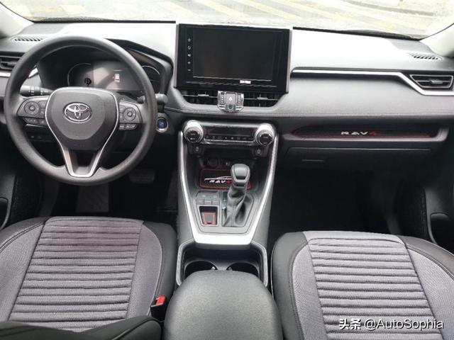 RAV4荣放，实用、省钱是它的代名词