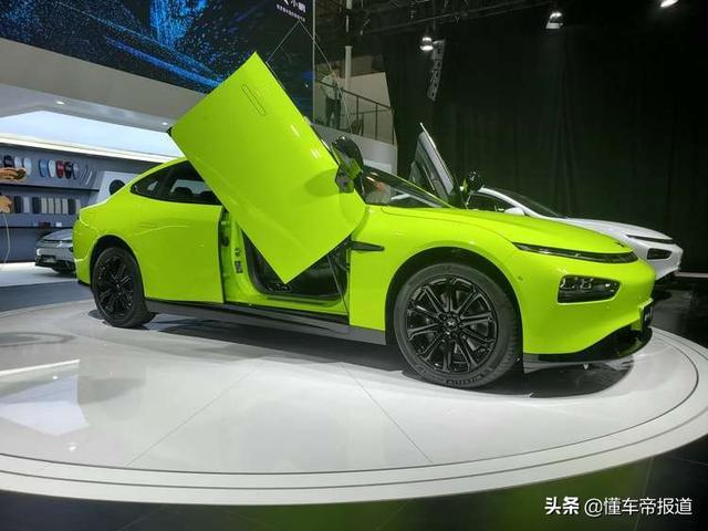 关注丨剪刀门、超闪绿？小鹏P7鹏翼版交付，车主最高年龄66岁
