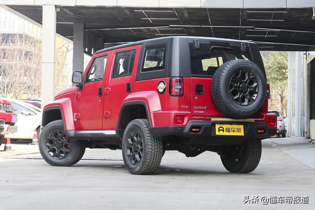 新车｜竞争坦克300？BJ40刀锋英雄版上市，16.99万起