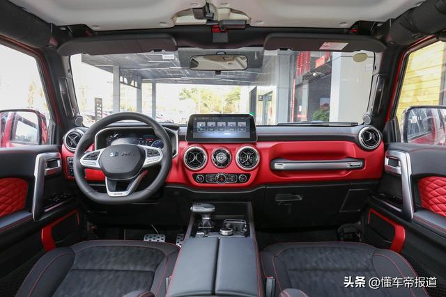 新车｜竞争坦克300？BJ40刀锋英雄版上市，16.99万起