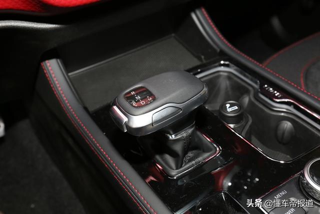 新车｜竞争坦克300？BJ40刀锋英雄版上市，16.99万起