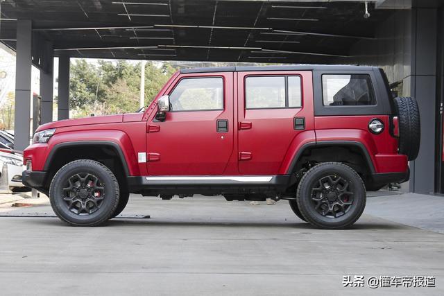 新车｜竞争坦克300？BJ40刀锋英雄版上市，16.99万起