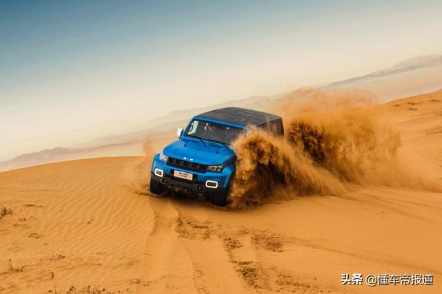 新车｜竞争坦克300？BJ40刀锋英雄版上市，16.99万起