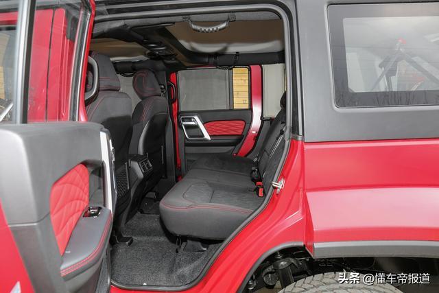 新车｜竞争坦克300？BJ40刀锋英雄版上市，16.99万起