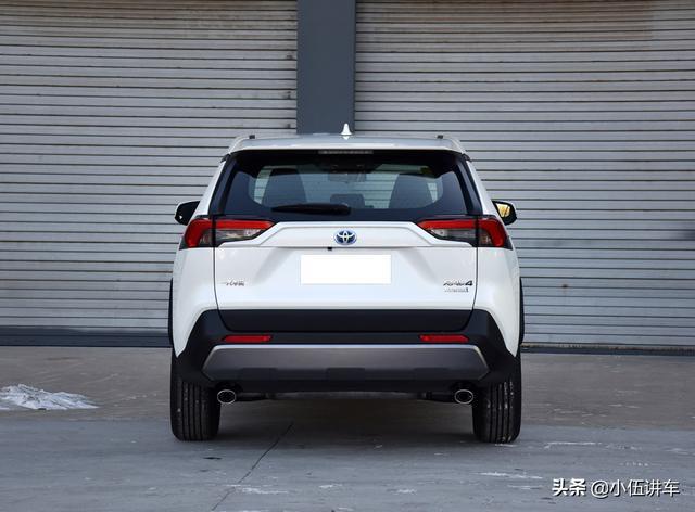 22万提丰田RAV4荣放双擎，搭载2.5L+四驱，保值率较高