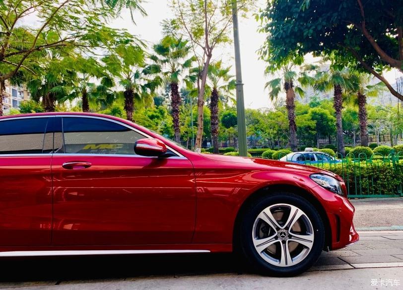 奔驰c提车作业迟到一年的提车作业锆英石红c260l