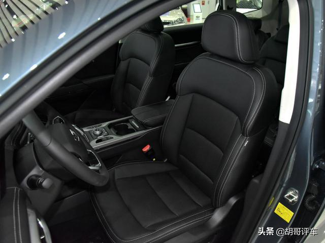不到15万的中型SUV，却有超过30万的气质，实拍吉利豪越