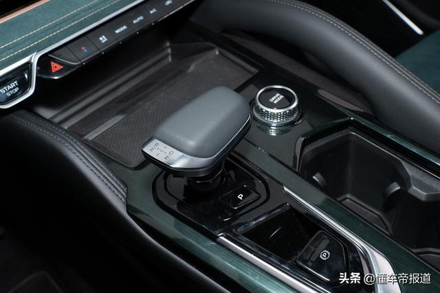 新车 | 搭沃尔沃同款动力，吉利星越L实车亮相！硬刚合资品牌SUV？