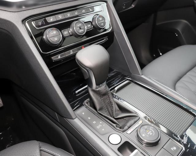家用中大型七座SUV，福特探险者和大众途昂怎么选？
