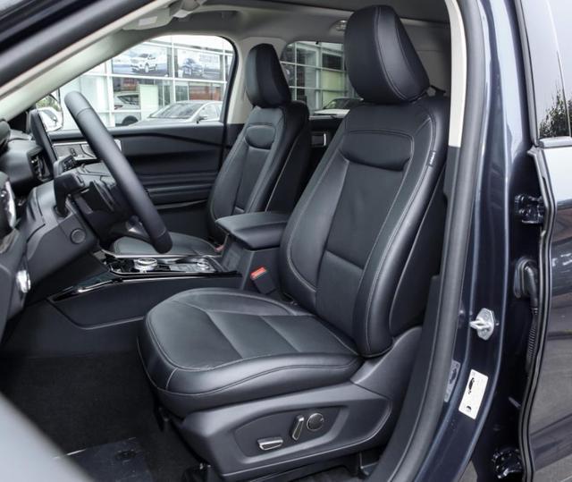 家用中大型七座SUV，福特探险者和大众途昂怎么选？
