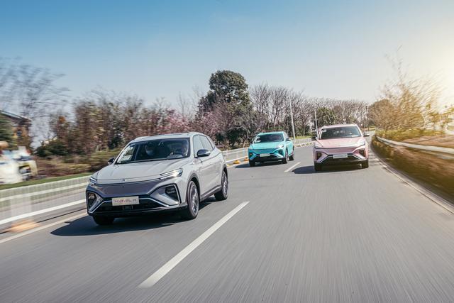 真5G、自动泊车、声控驾驶，这台SUV各种“黑科技”加身！