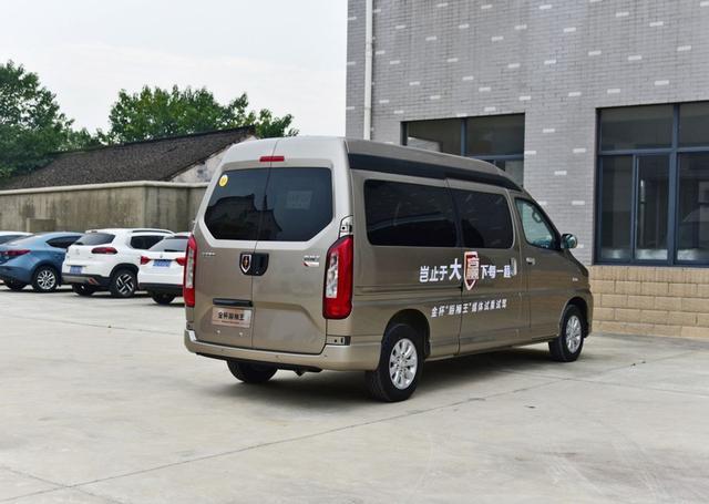 6座8万，10座9万，按座位数来看，金杯海狮王性价比真高