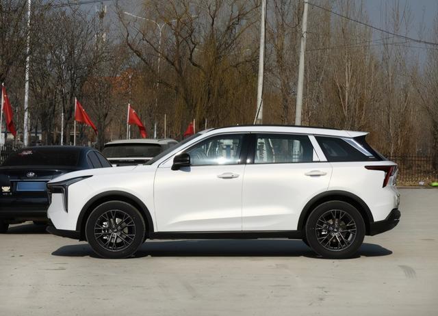 国产又一“高颜值”SUV，顶配才11.29万，比哈弗H6大气，一汽出品
