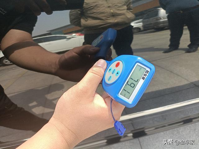 大爷始终是大爷，骑自行车去买奥迪A8，点一支烟看破一切