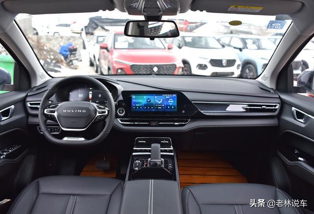 11万提了台五菱凯捷，车长近4米9，宽敞又舒适，全家都享受头等舱